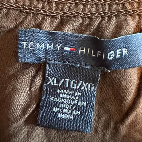 Tommy Hilfiger. Brown jersey top w/ elastic sleeves and can be worn off shoulder - Picture 2 of 4
